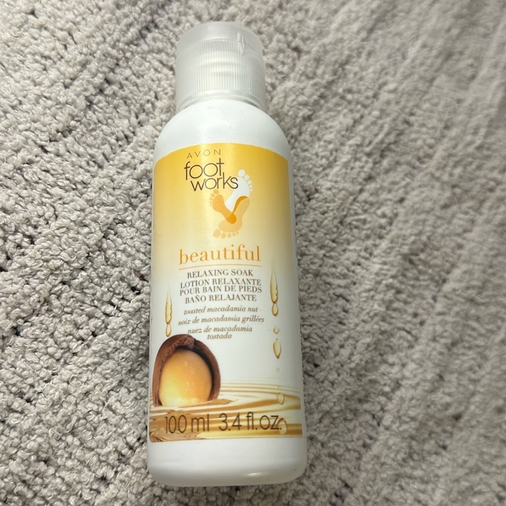 Avon New Foot Works “Beautiful Relaxing Soak” 3.4 ounces